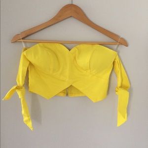 ✨4 for $10 ✨ Yellow Off the Shoulders Crop Top